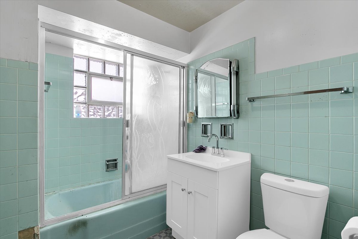 6226 N Springfield Avenue, Chicago, IL 60659