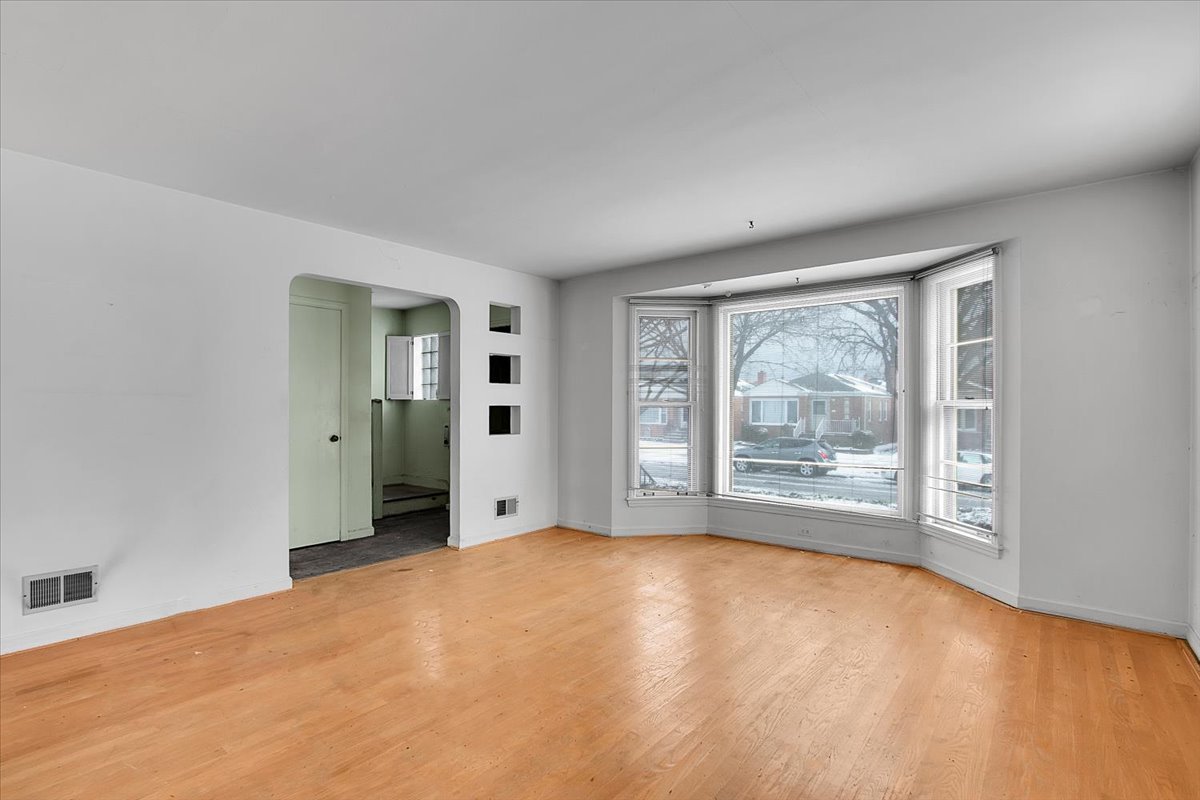 6226 N Springfield Avenue, Chicago, IL 60659