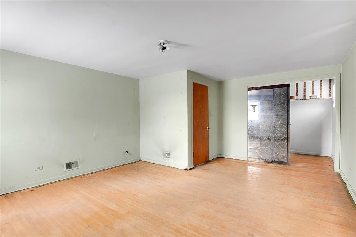 6226 N Springfield Avenue, Chicago, IL 60659