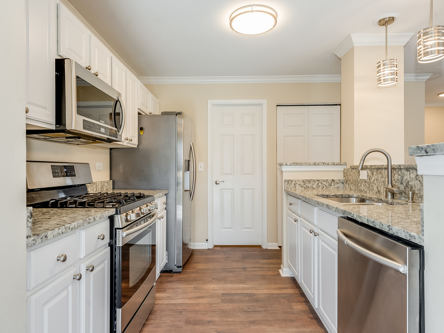 2494 Stoughton Circle, Aurora, IL 60502