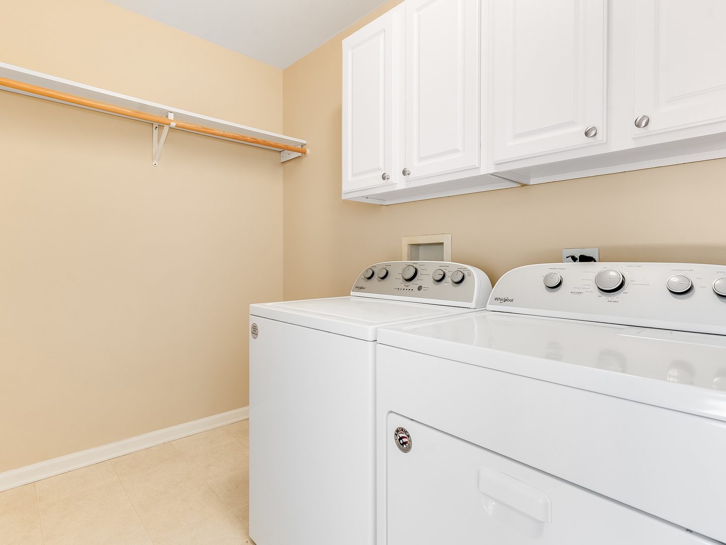 2494 Stoughton Circle, Aurora, IL 60502