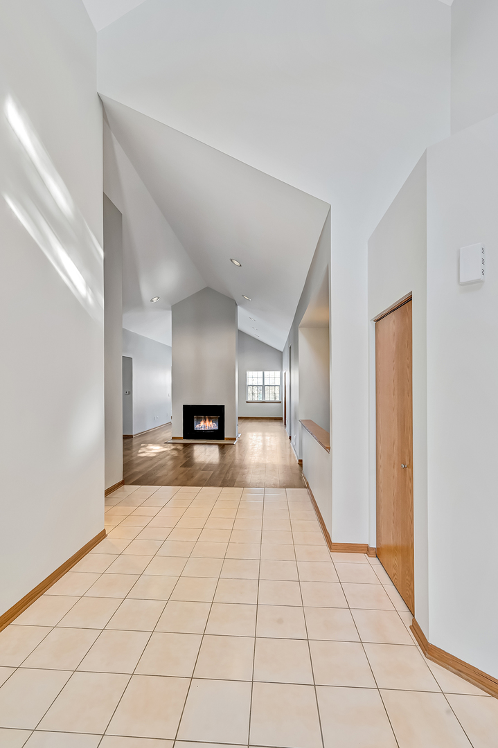 1938 MANNING Road, Darien, IL 60561