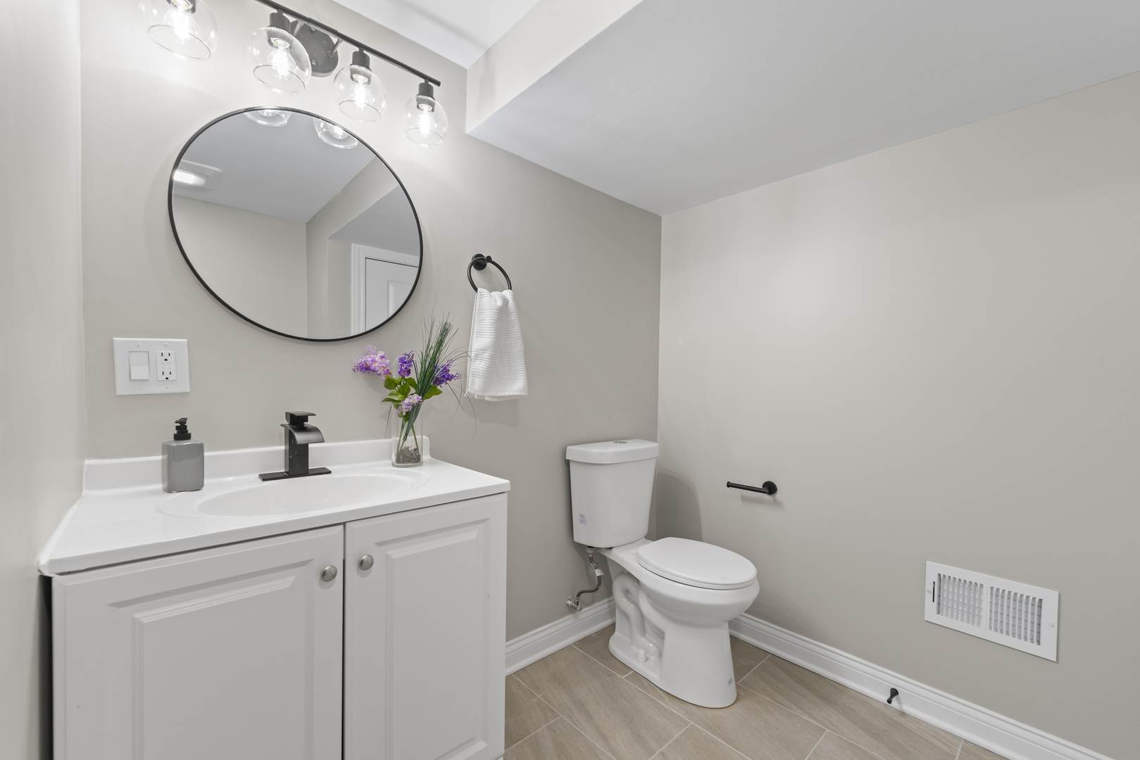 8169 S Tripp Avenue, Chicago, IL 60652