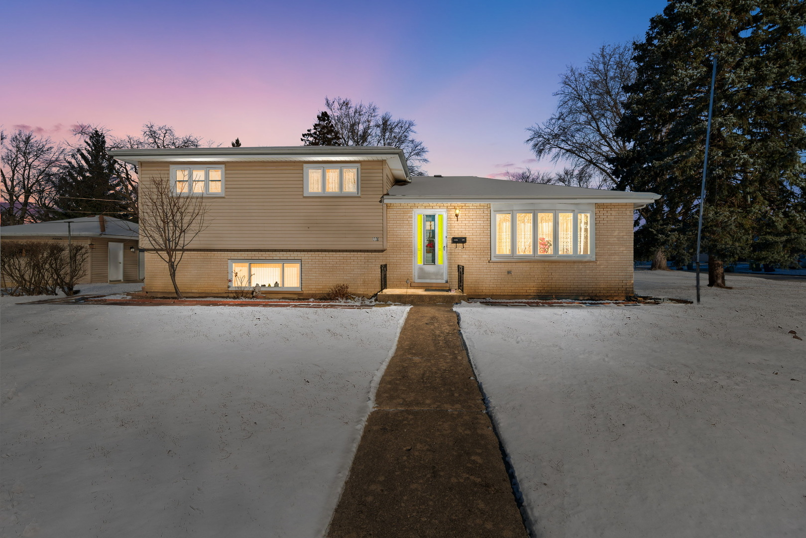 550 E North Broadway Street, Lombard, IL 60148