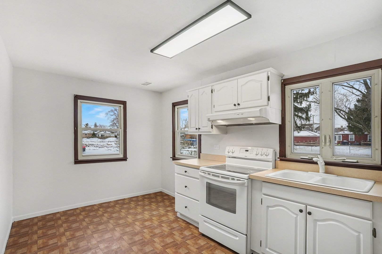 6520 W 82nd Street, Burbank, IL 60459