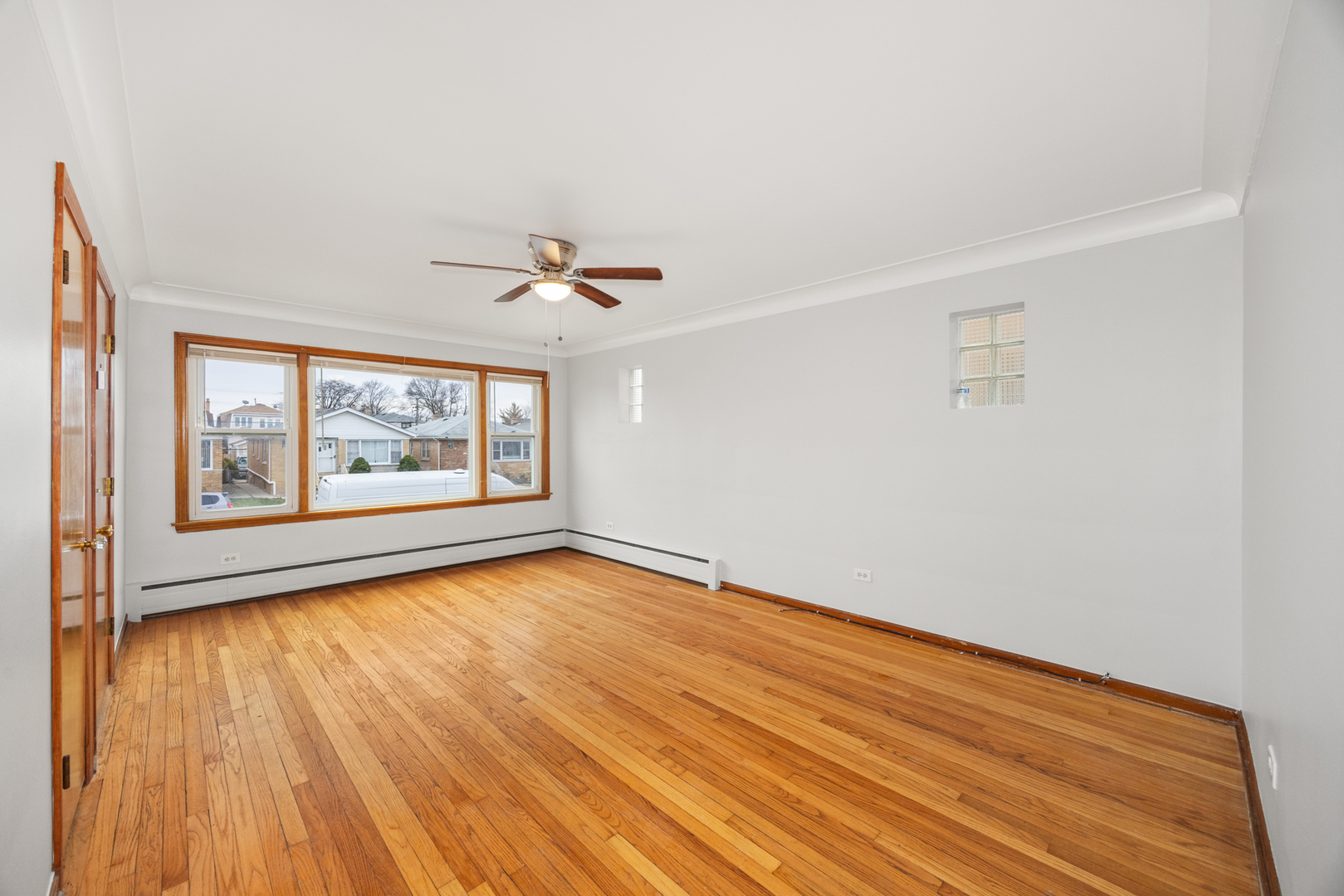 5748 W Montrose Avenue #1, Chicago, IL 60634