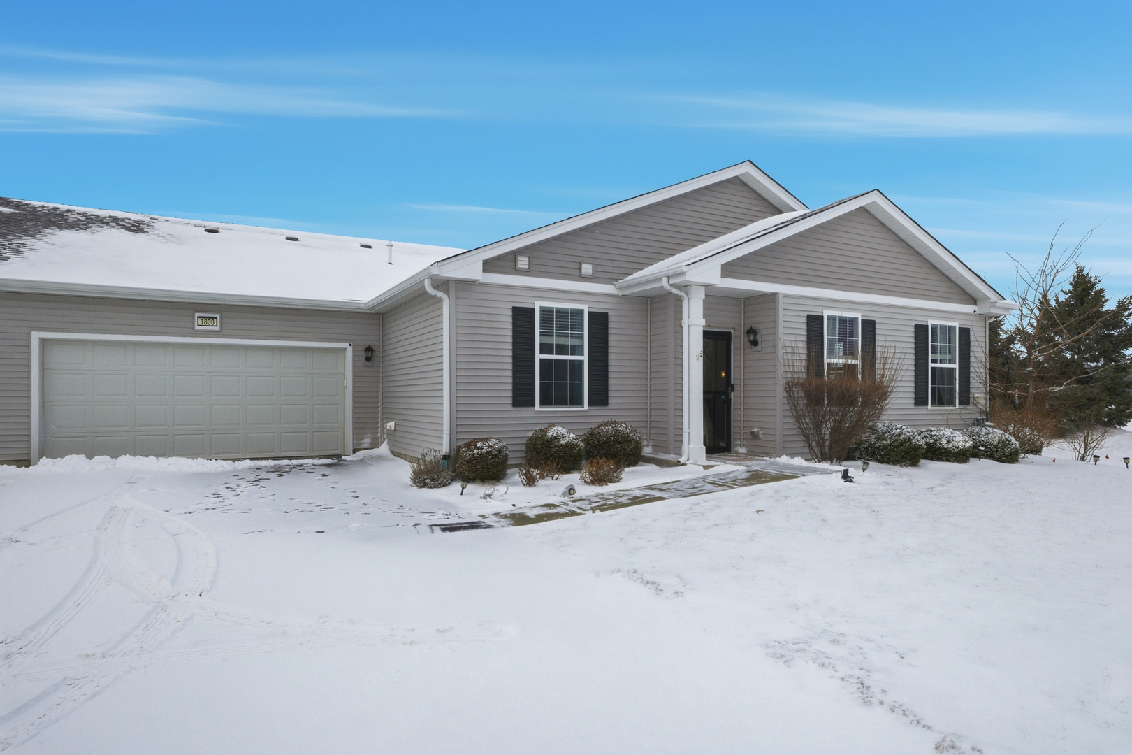 1838 Southern Circle #1838, Pingree Grove, IL 60140