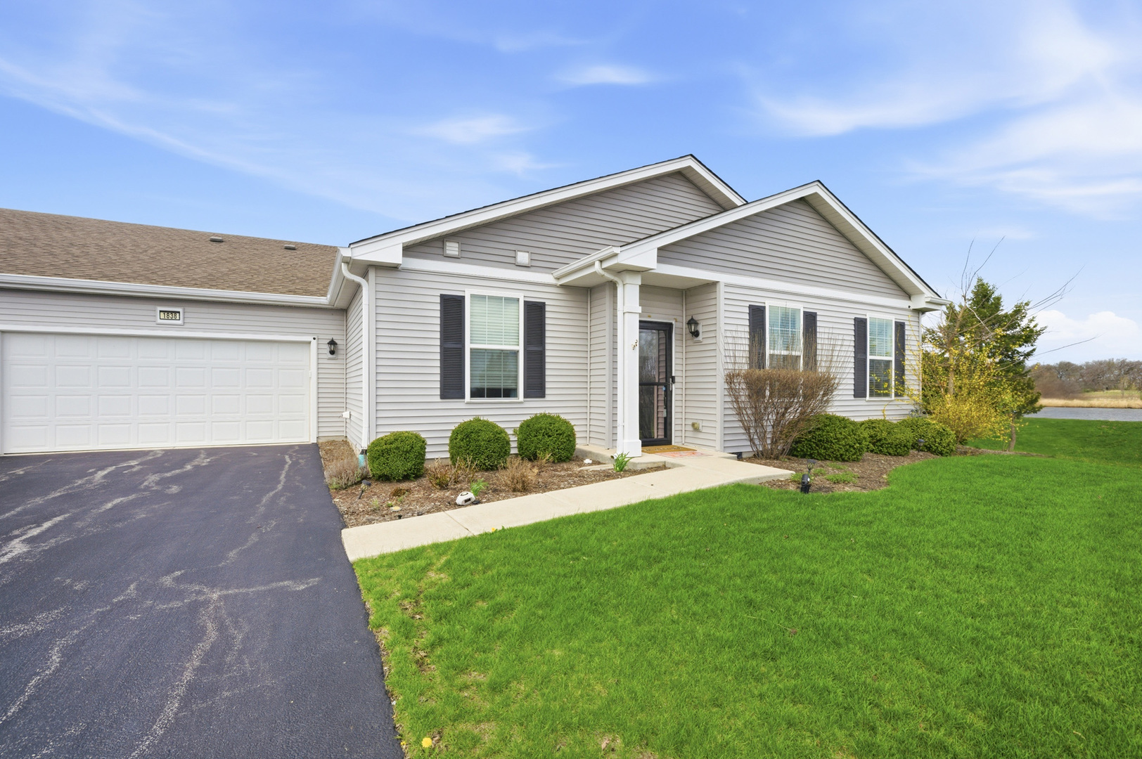 1838 Southern Circle #1838, Pingree Grove, IL 60140