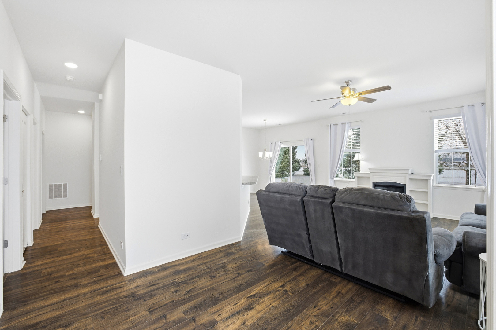 1838 Southern Circle #1838, Pingree Grove, IL 60140