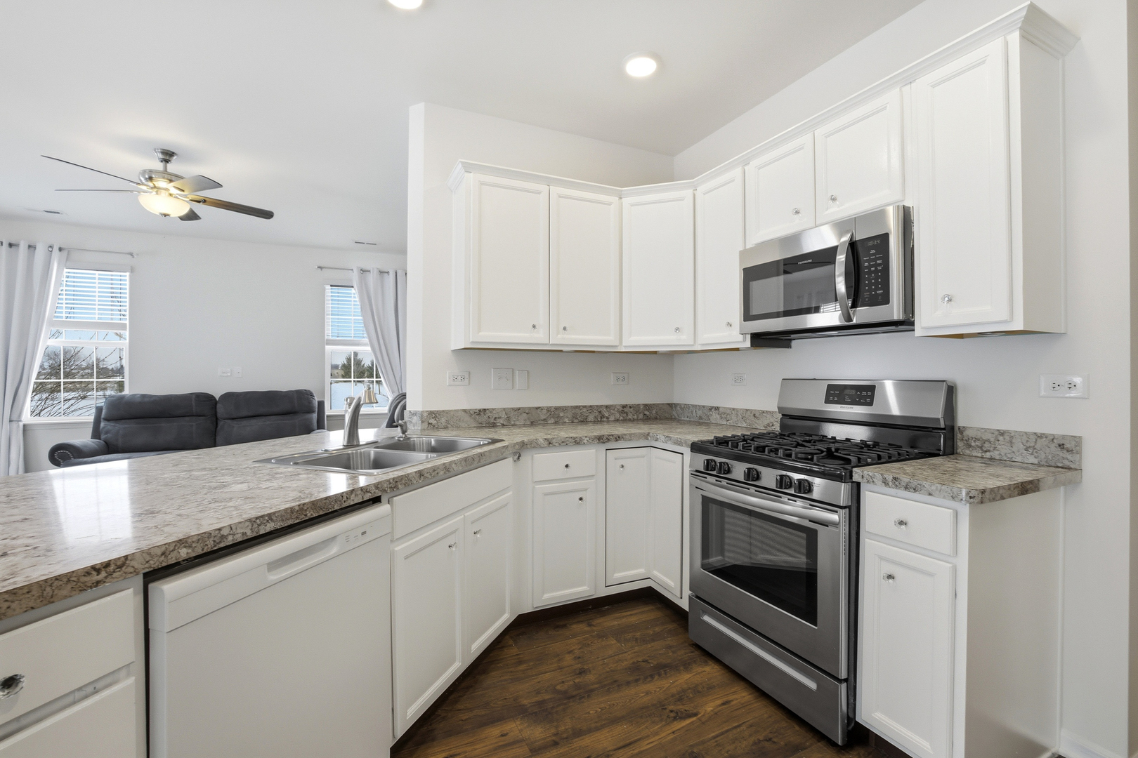 1838 Southern Circle #1838, Pingree Grove, IL 60140