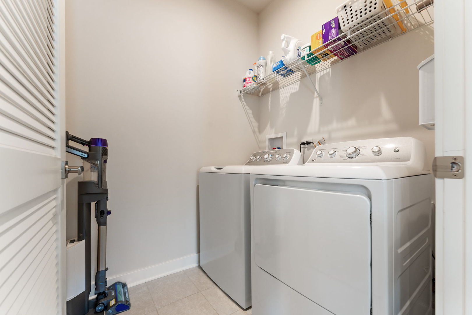 3694 Reddington Circle, Elgin, IL 60124