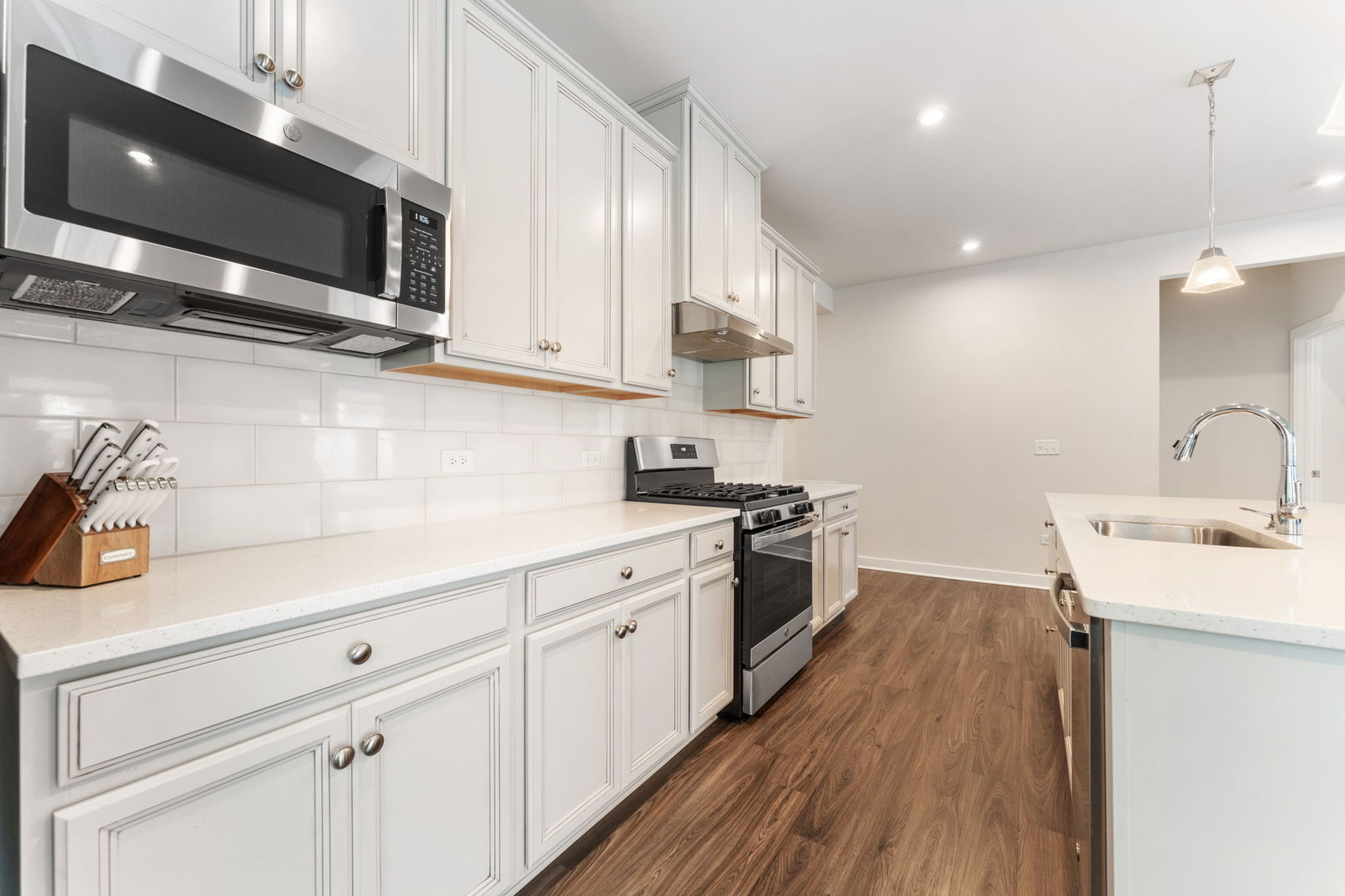 3694 Reddington Circle, Elgin, IL 60124