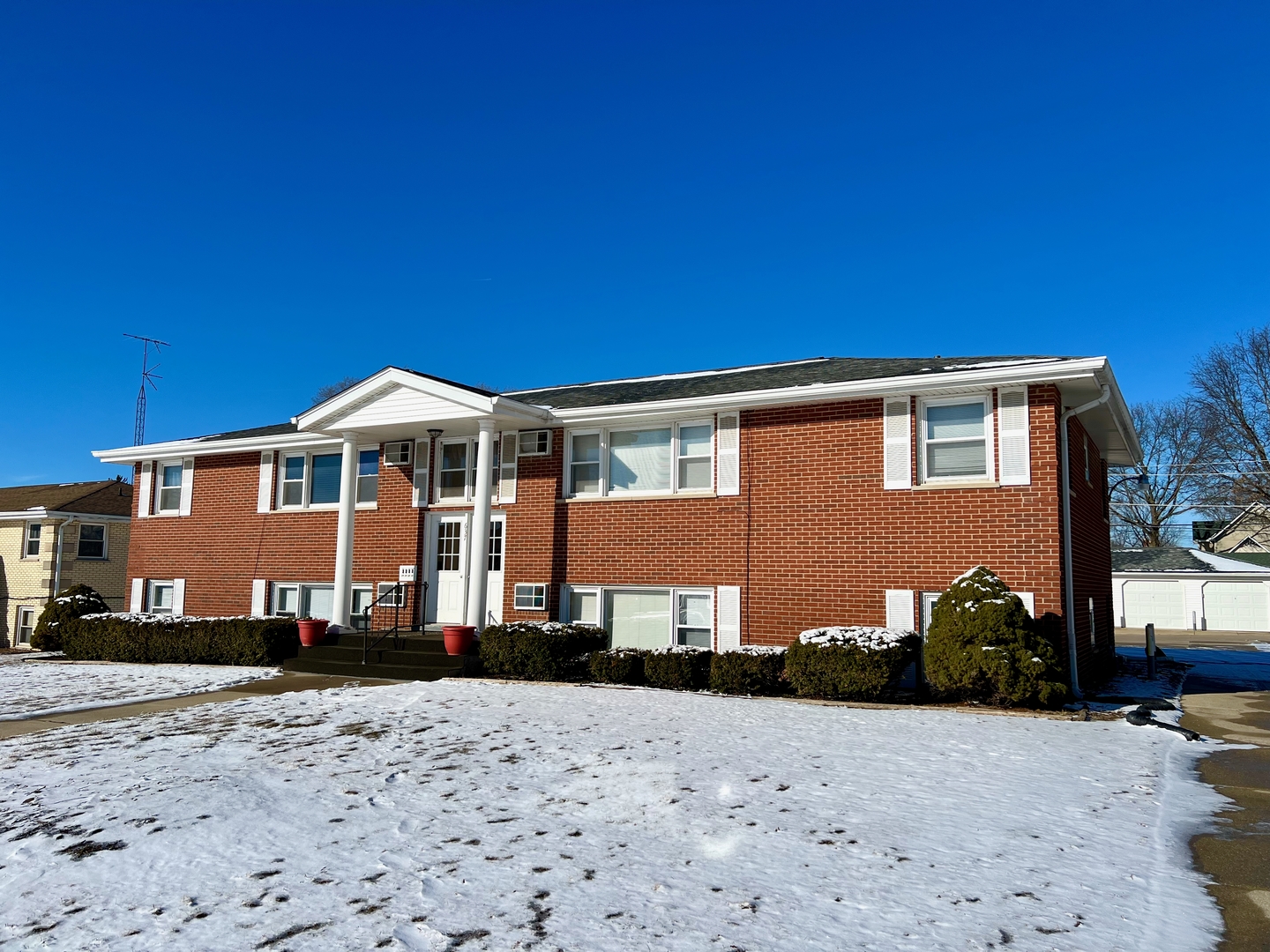 637 Pasadena Avenue #2W, Beecher, IL 60401