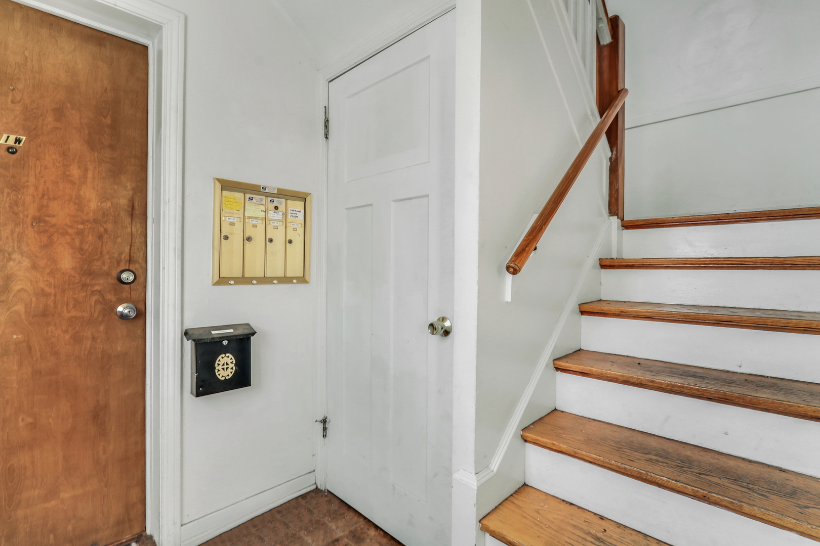 4956 LOUISE Street, Skokie, IL 60077