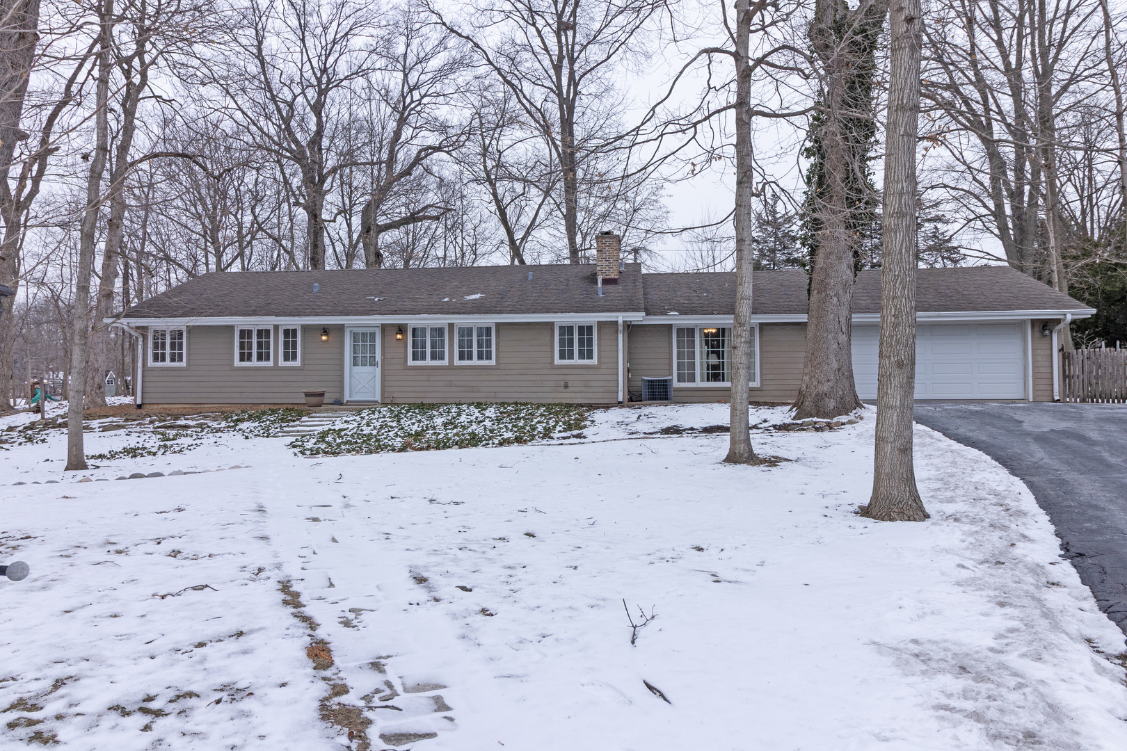 725 Cedar Lane, Frankfort, IL 60423