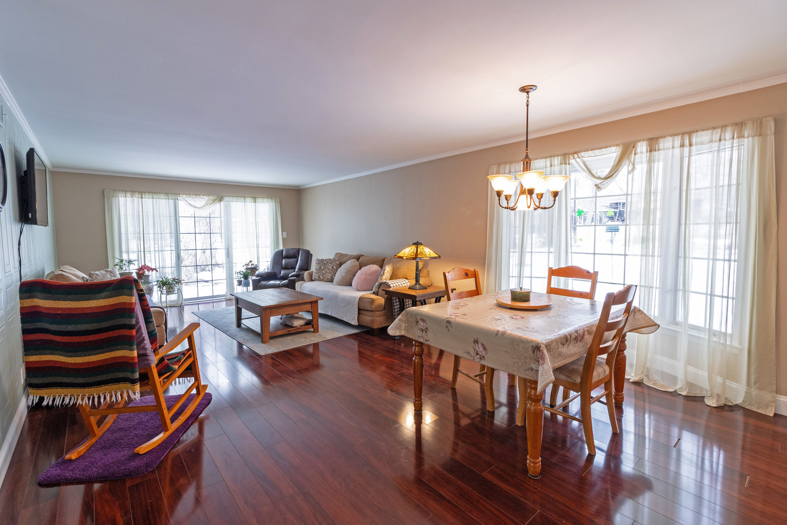 725 Cedar Lane, Frankfort, IL 60423