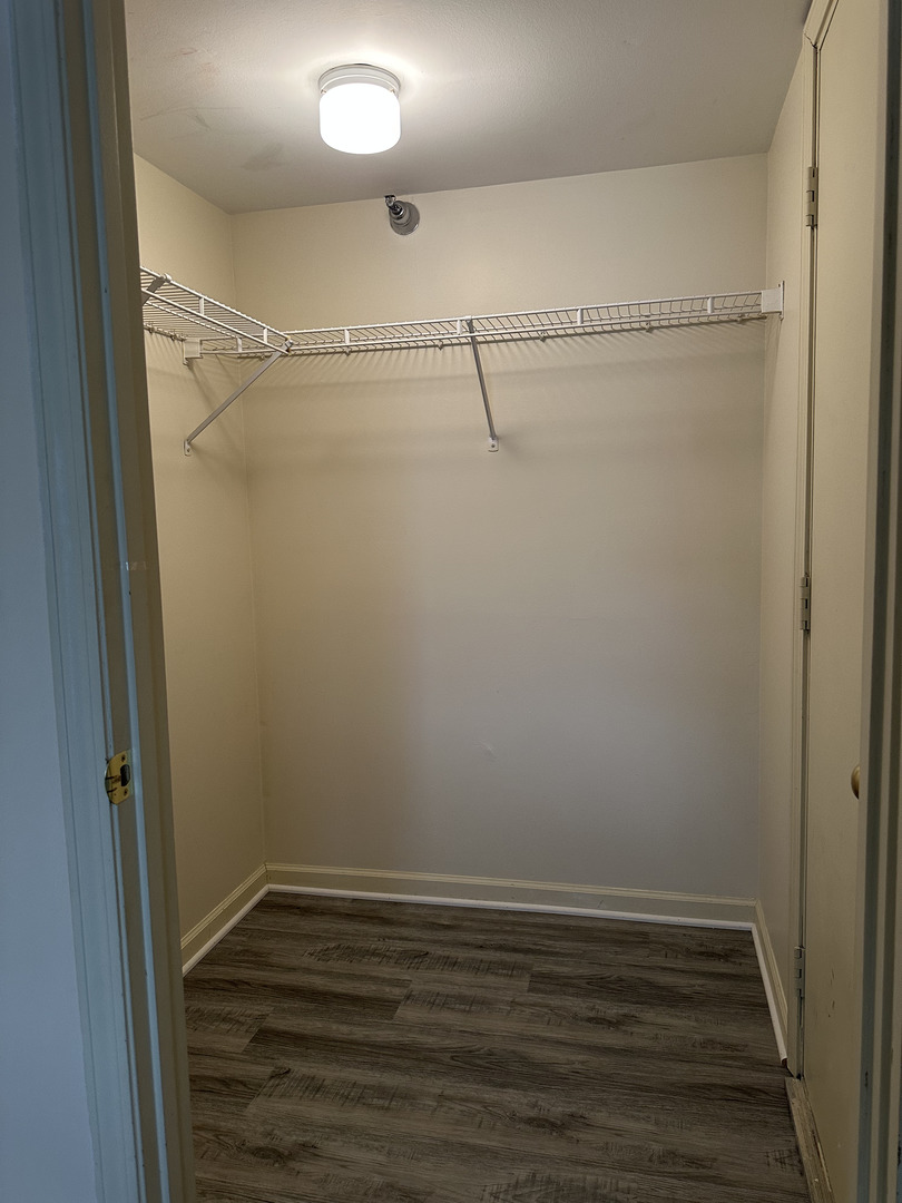 214 Glengarry Drive #201, Bloomingdale, IL 60108