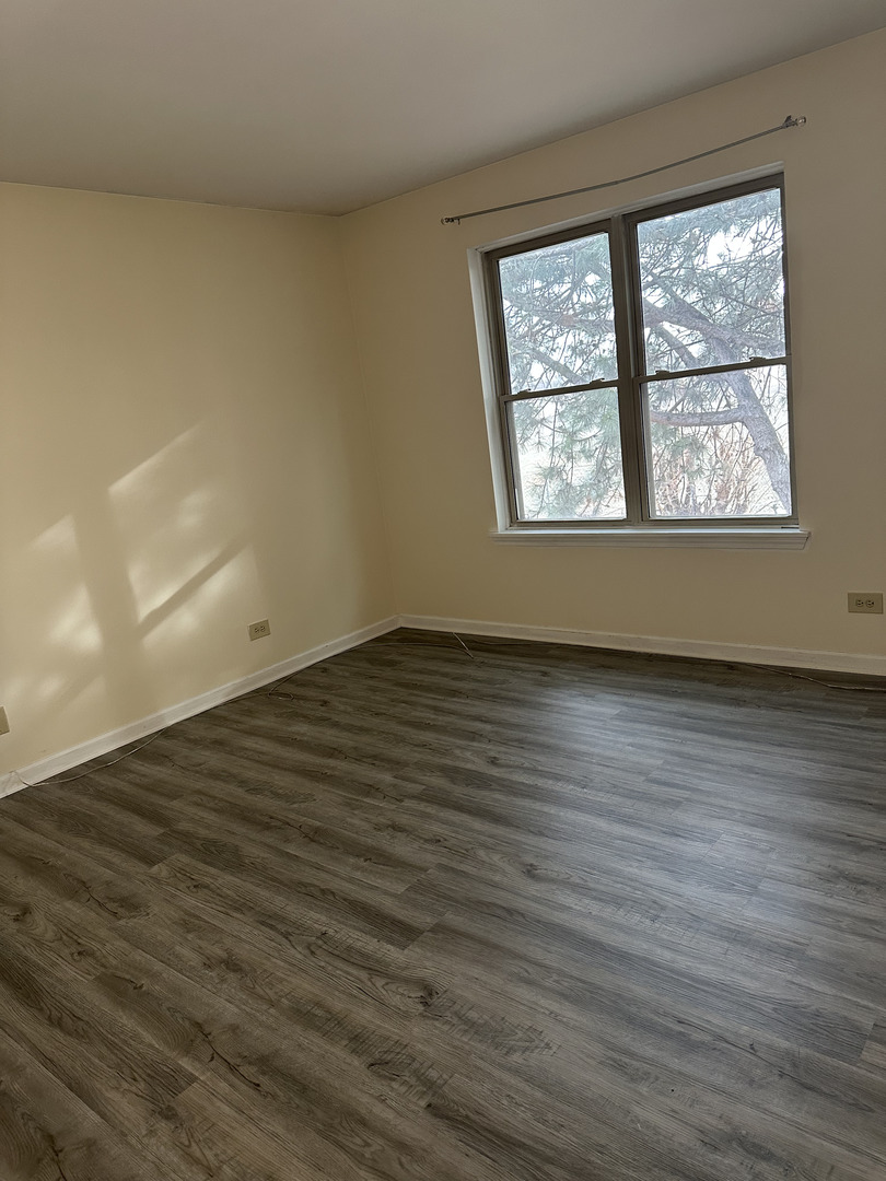 214 Glengarry Drive #201, Bloomingdale, IL 60108