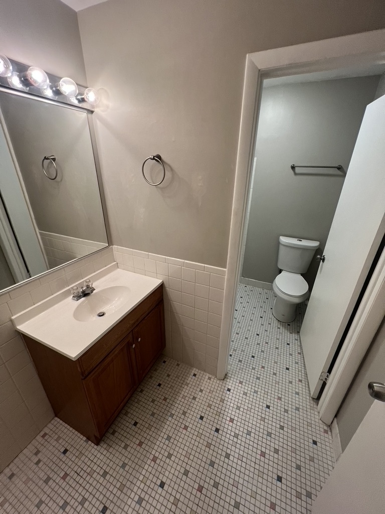 Willowbrook, IL 60527