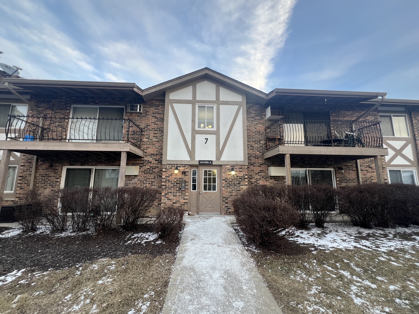 Willowbrook, IL 60527