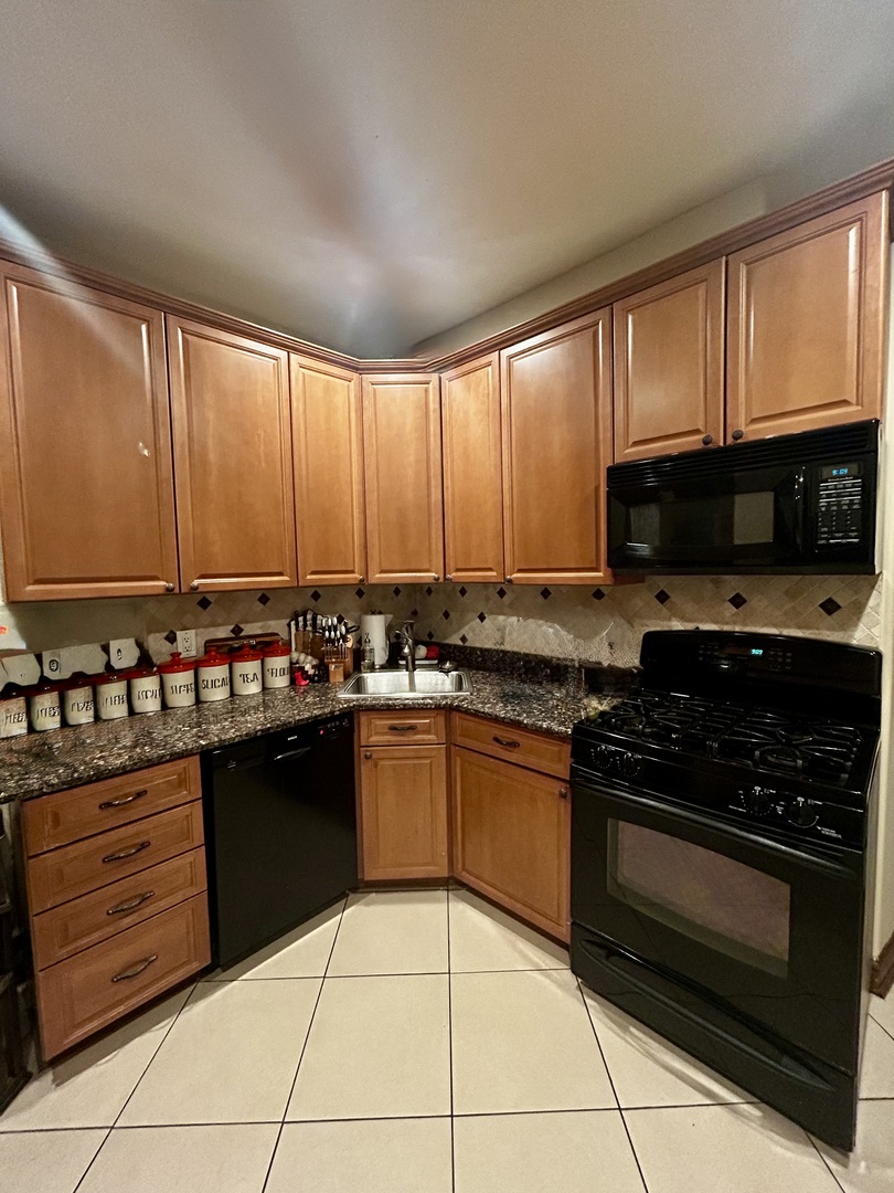 2340 W Thomas Street #1F, Chicago, IL 60622