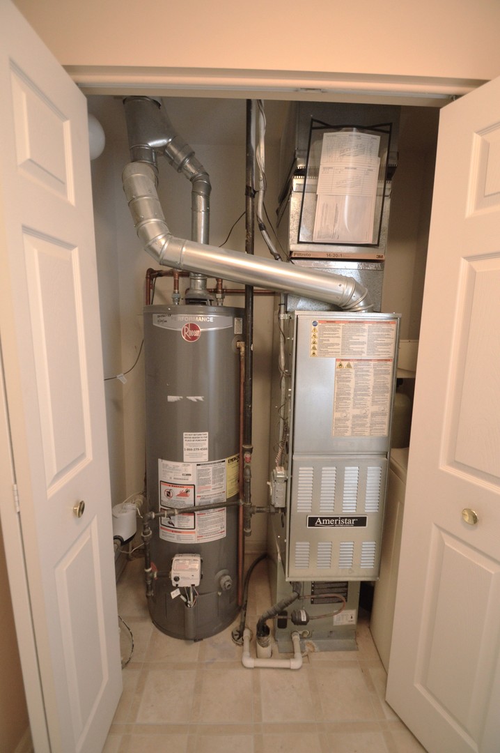 16242 Tomahawk Lake Court, Crest Hill, IL 60403