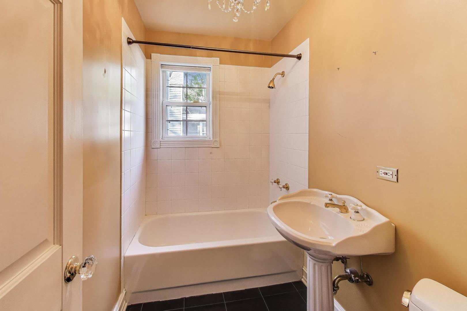 375 Park Avenue, Highland Park, IL 60035