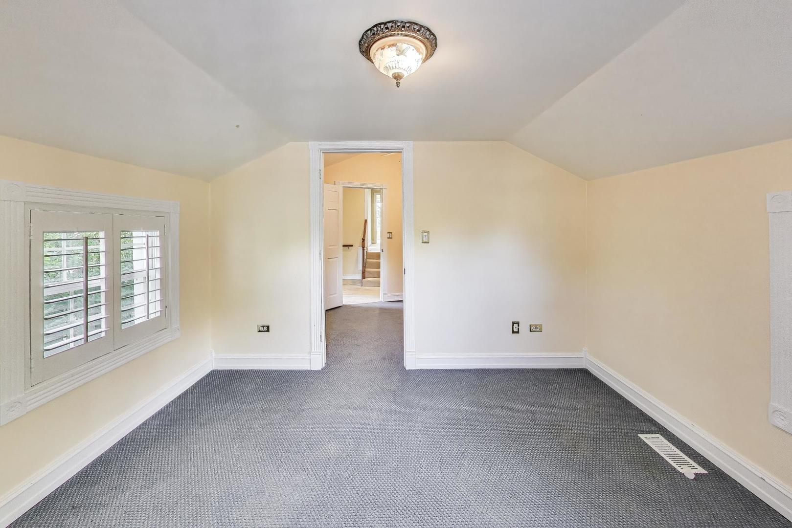 375 Park Avenue, Highland Park, IL 60035