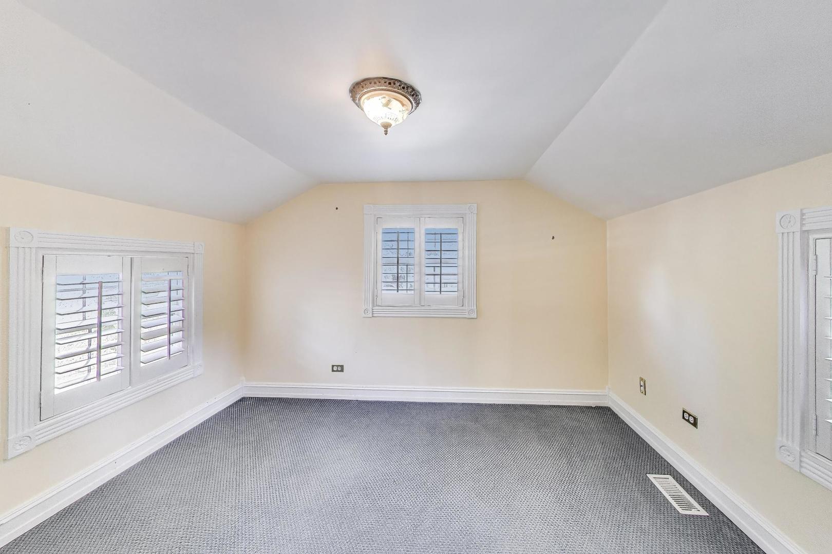 375 Park Avenue, Highland Park, IL 60035