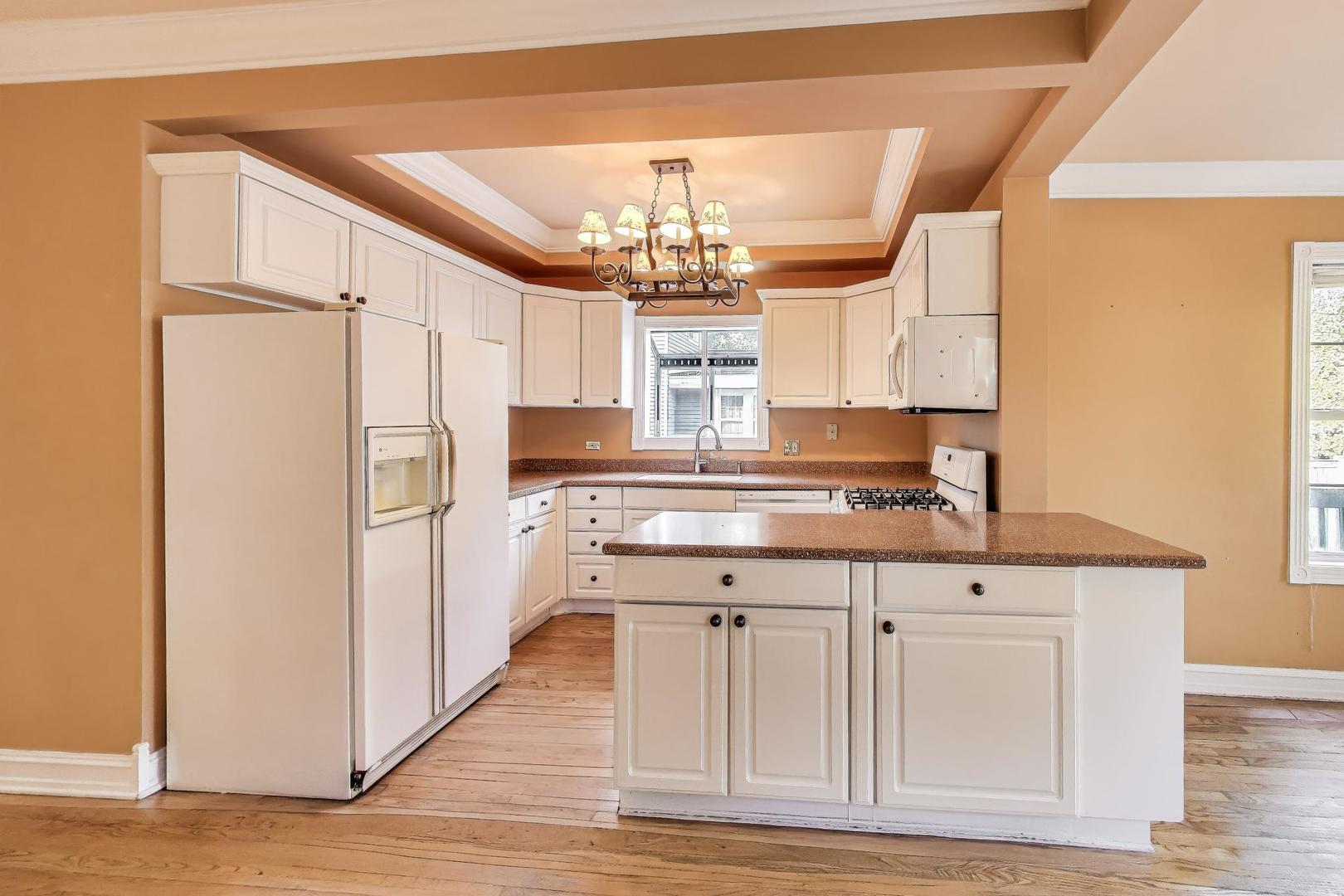 375 Park Avenue, Highland Park, IL 60035