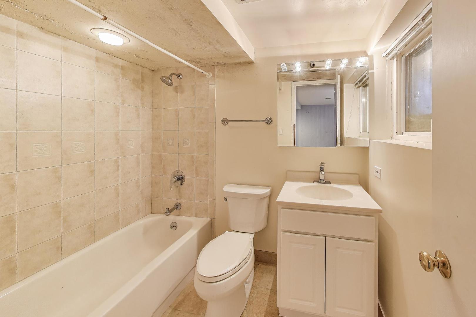 375 Park Avenue, Highland Park, IL 60035