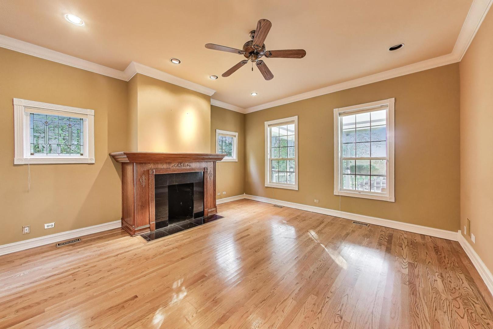 375 Park Avenue, Highland Park, IL 60035