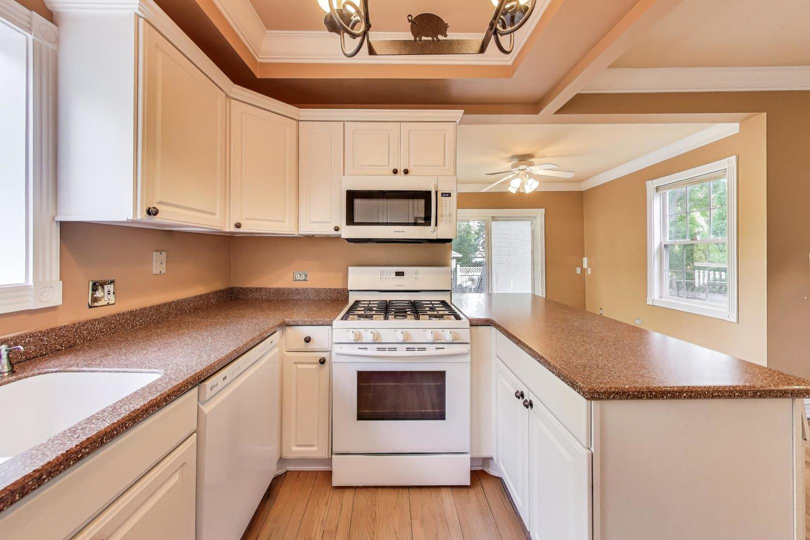 375 Park Avenue, Highland Park, IL 60035