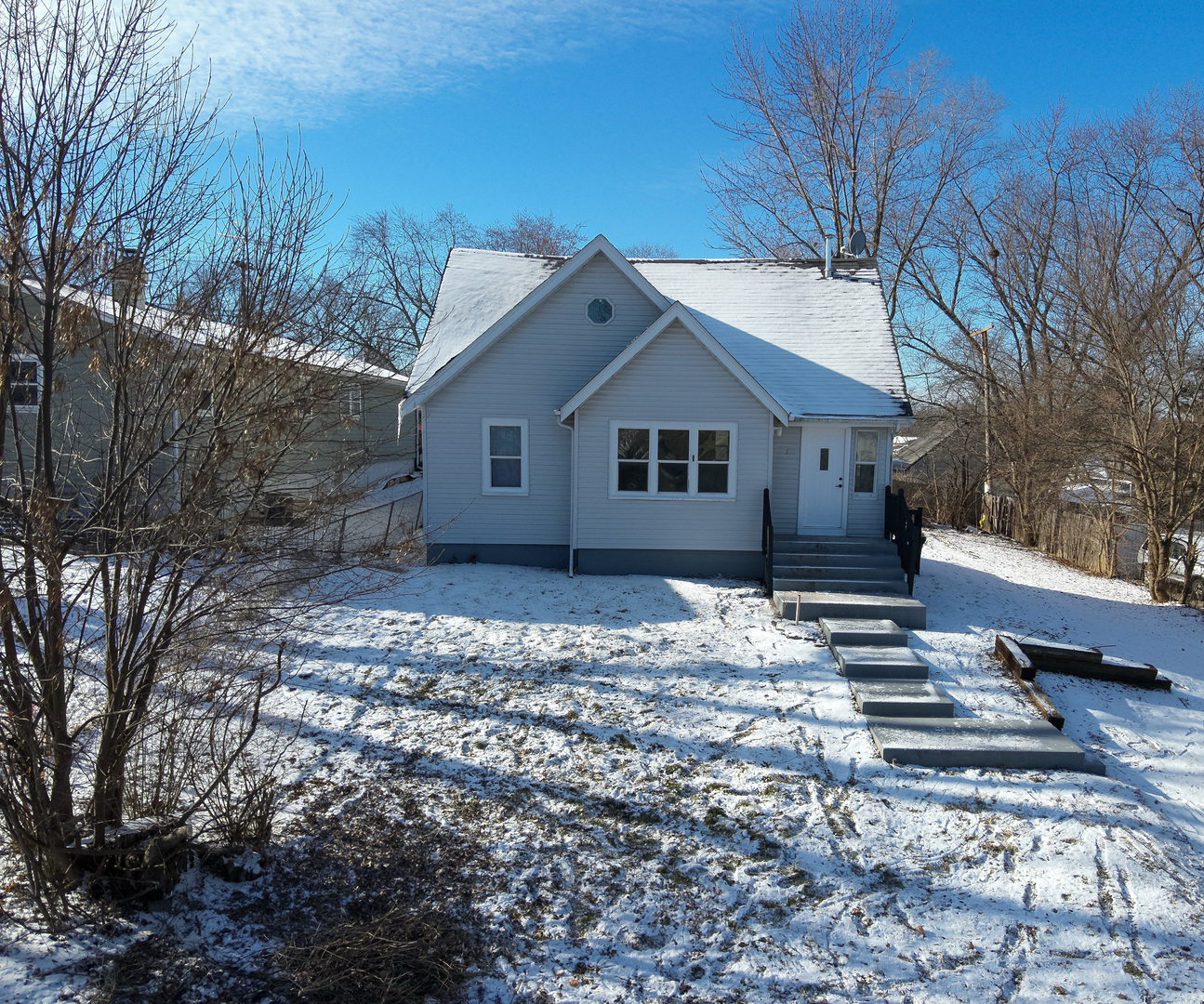 526 Grandview Drive, Round Lake Park, IL 60073