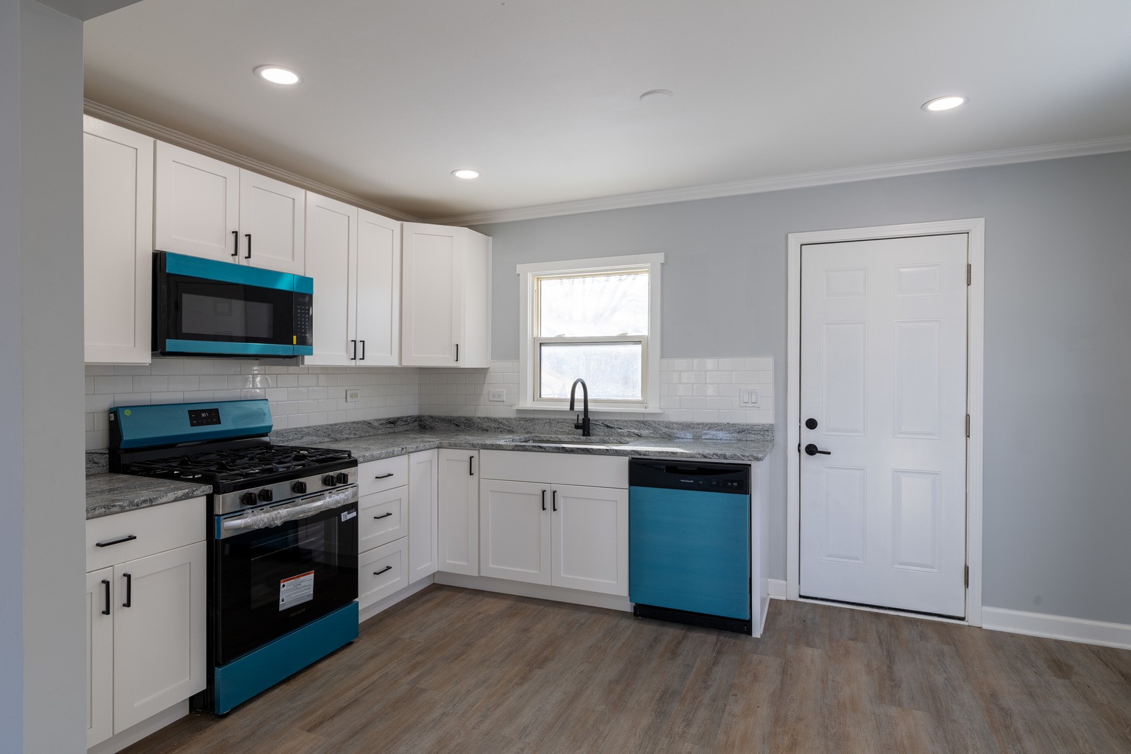 526 Grandview Drive, Round Lake Park, IL 60073