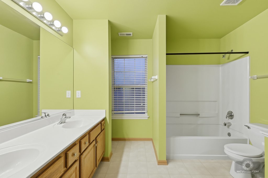 1849 N Wentworth Circle, Romeoville, IL 60446