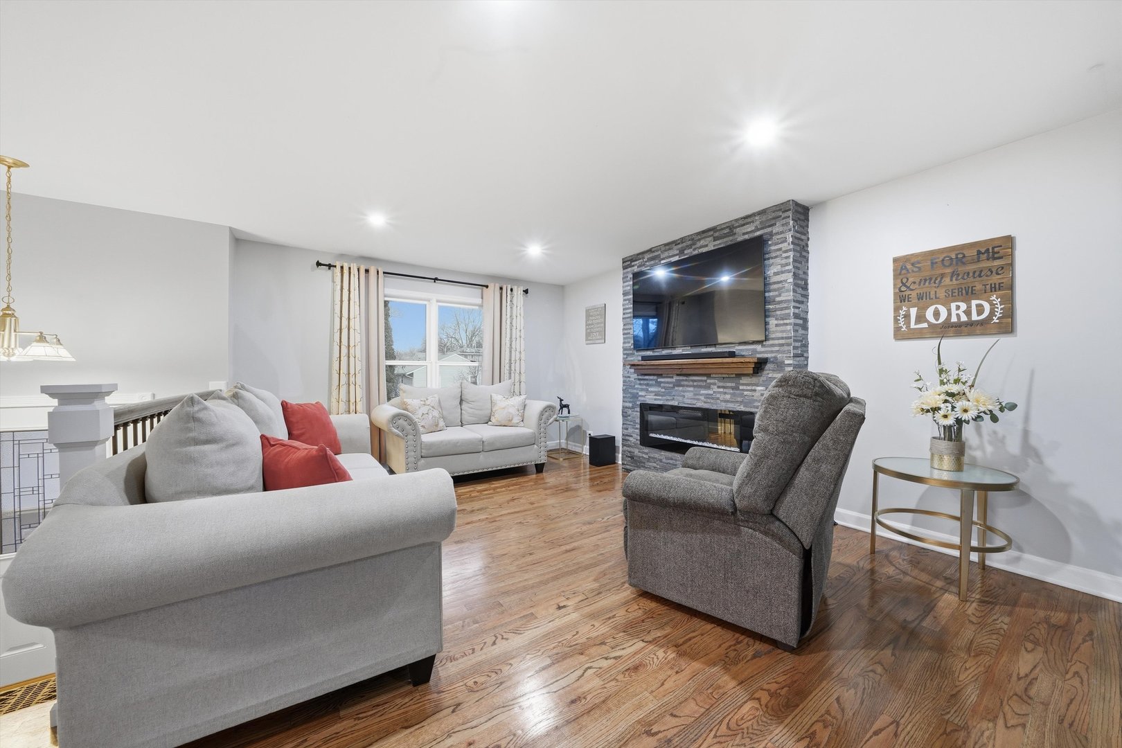 600 Seminole Trail, Lake In The Hills, IL 60156