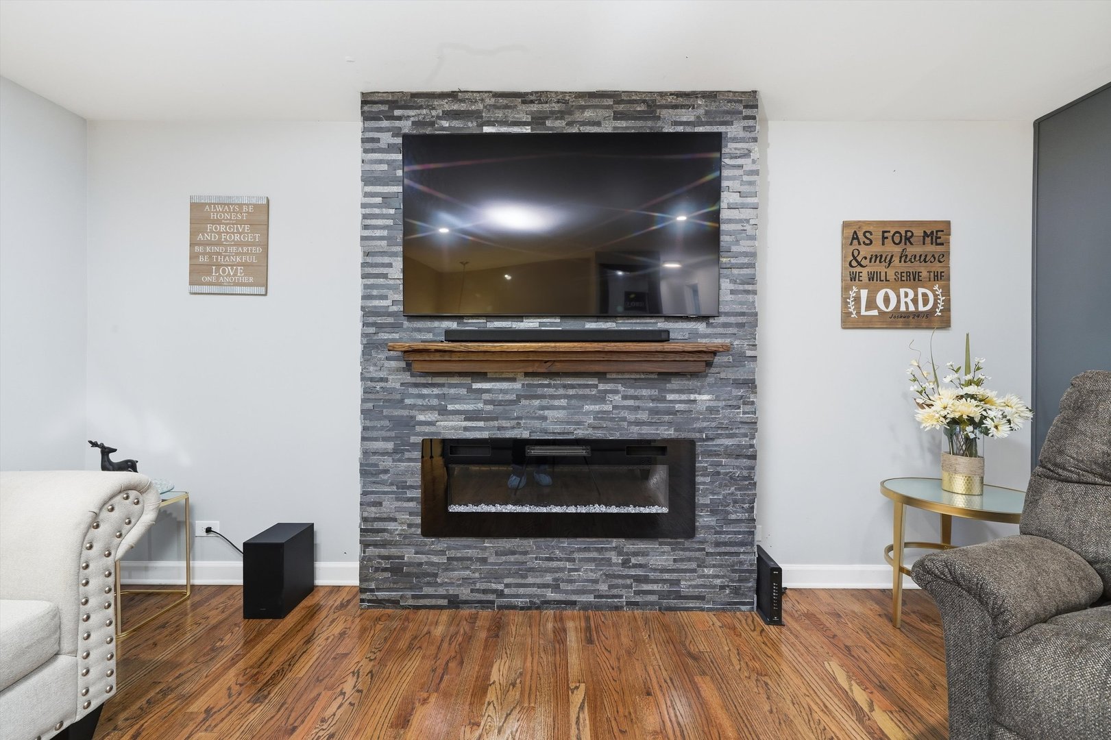 600 Seminole Trail, Lake In The Hills, IL 60156