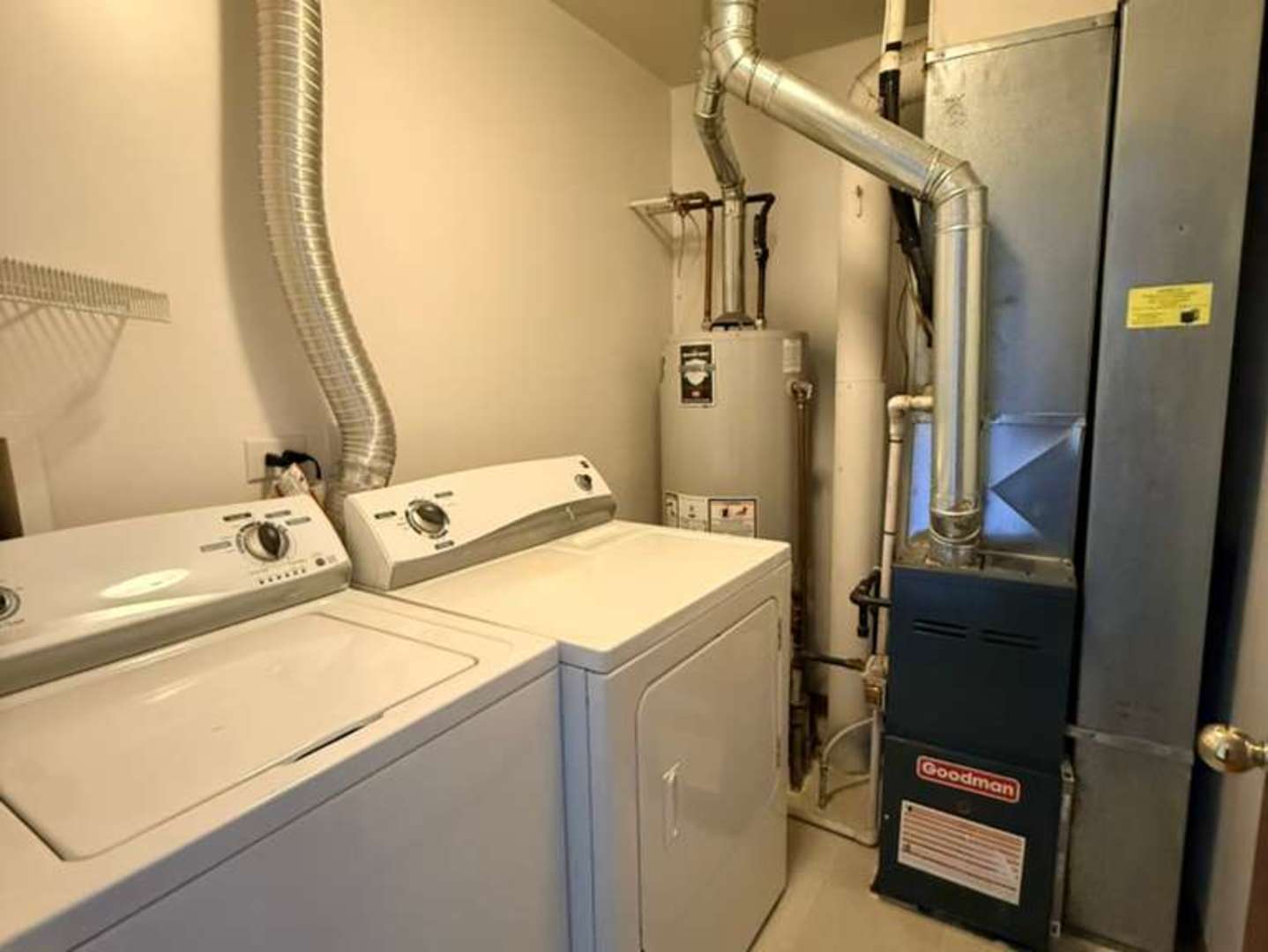 345 Abington Woods Drive, Aurora, IL 60502