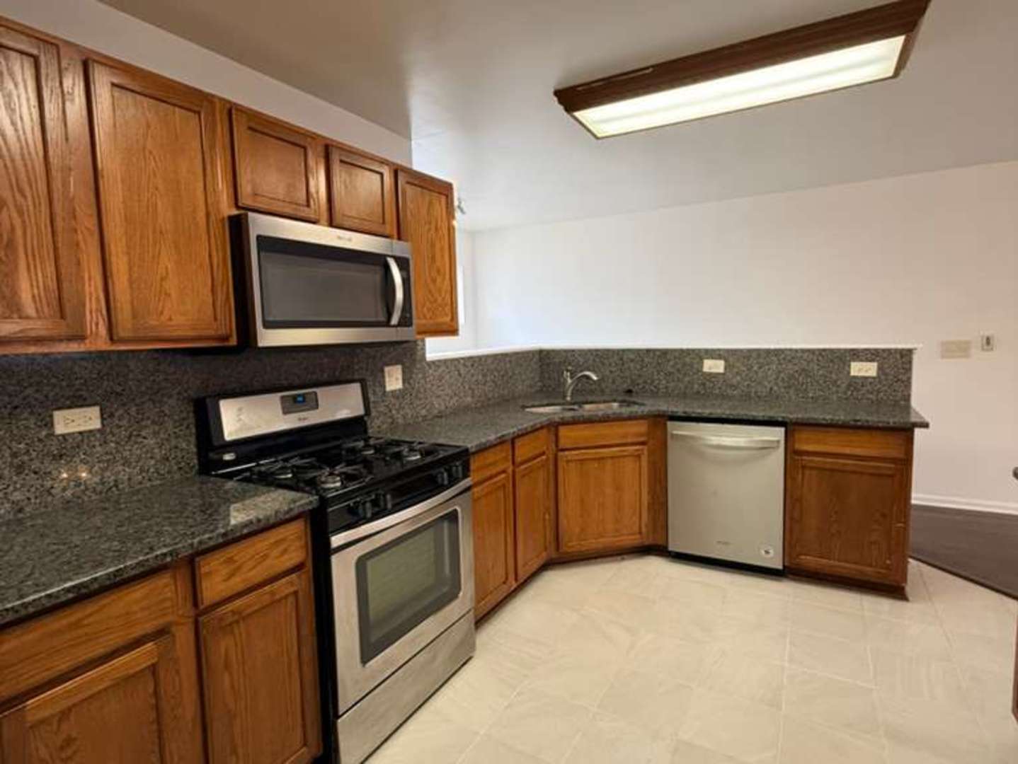 345 Abington Woods Drive, Aurora, IL 60502