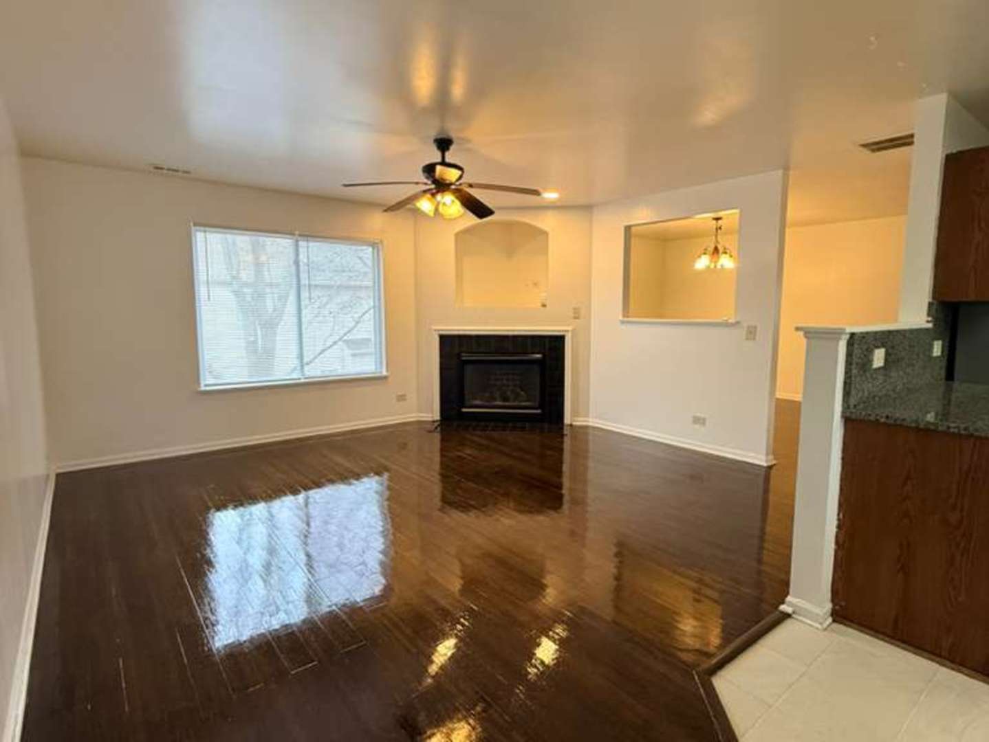 345 Abington Woods Drive, Aurora, IL 60502