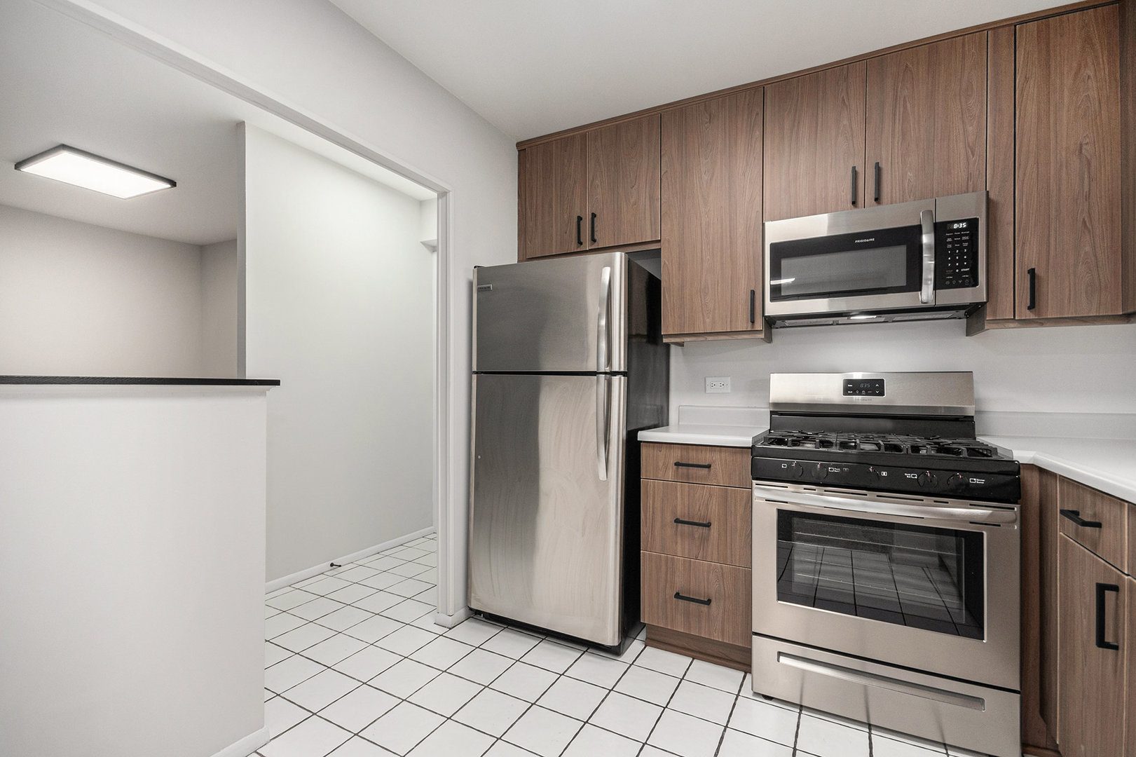 700 Wellington Avenue #207, Elk Grove Village, IL 60007