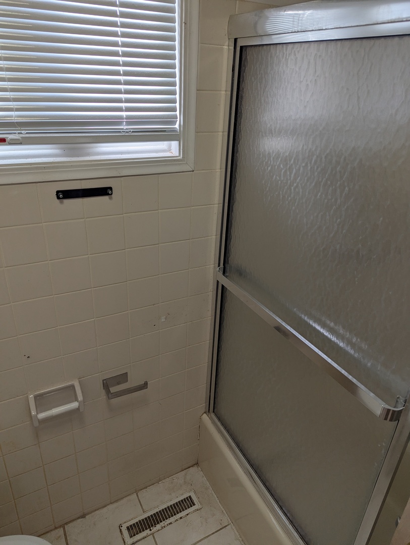 2507 W Howard Street, Chicago, IL 60645