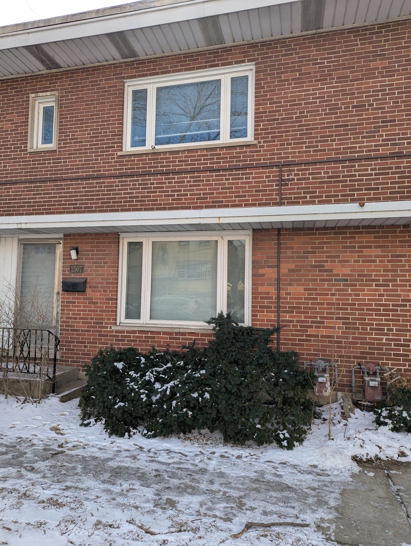 2507 W Howard Street, Chicago, IL 60645