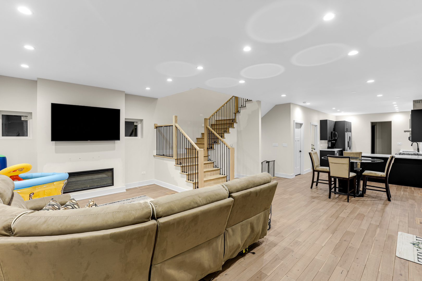 2035 S 11th Avenue, Maywood, IL 60153