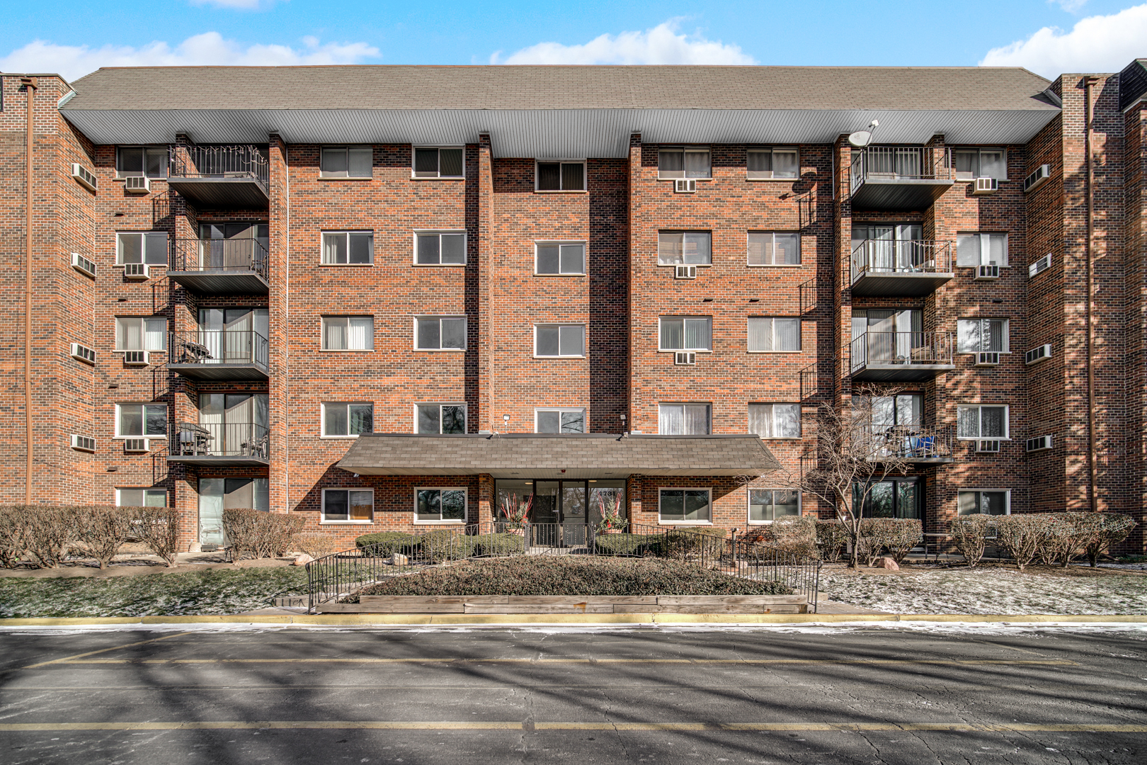4731 Saint Joseph Creek Road #1C, Lisle, IL 60532