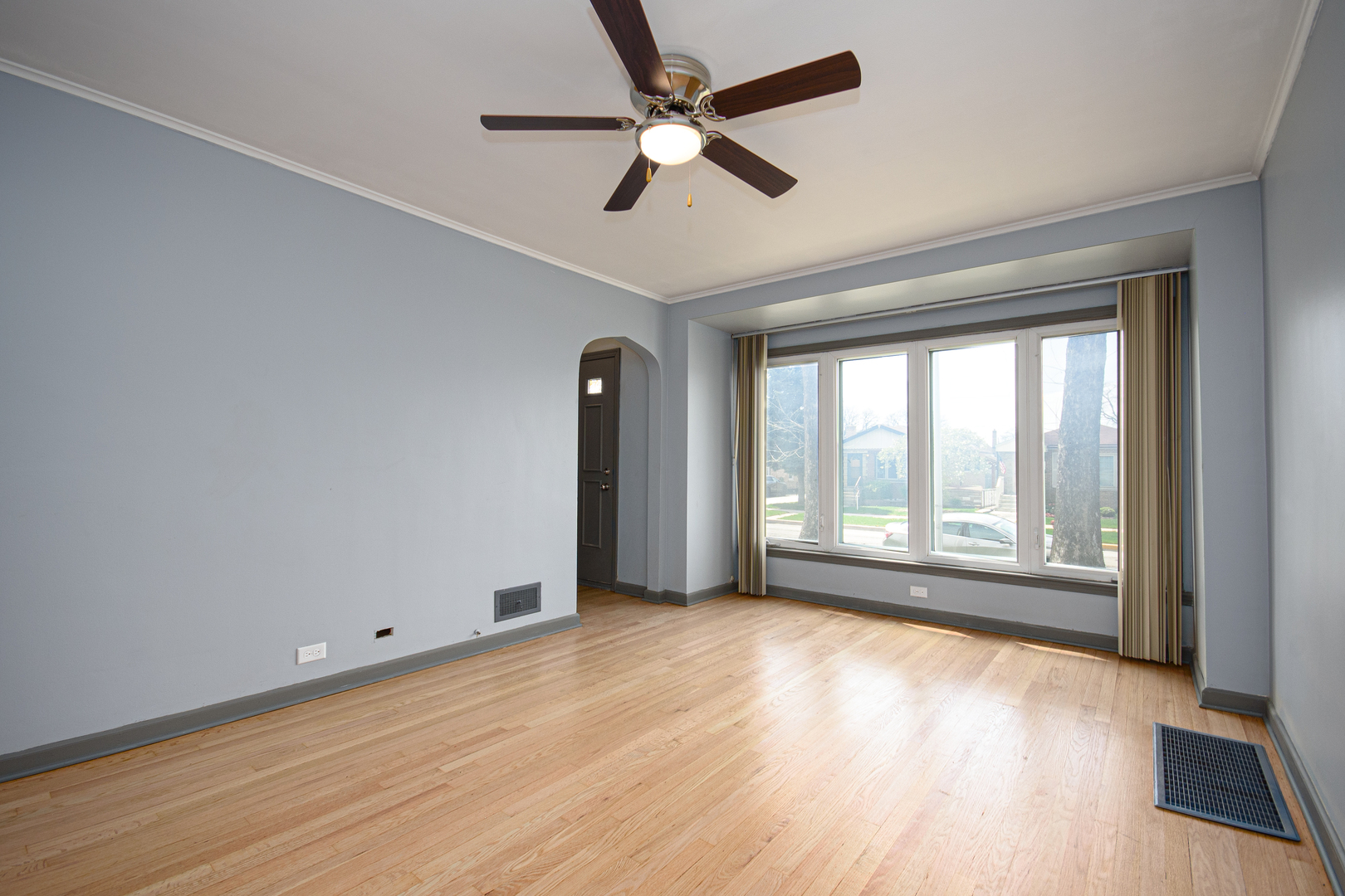 5533 S Menard Avenue, Chicago, IL 60638