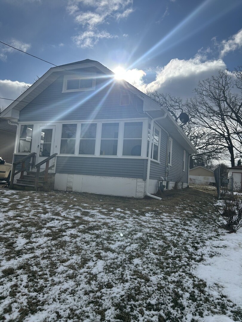 1123 Front Street, Aurora, IL 60505