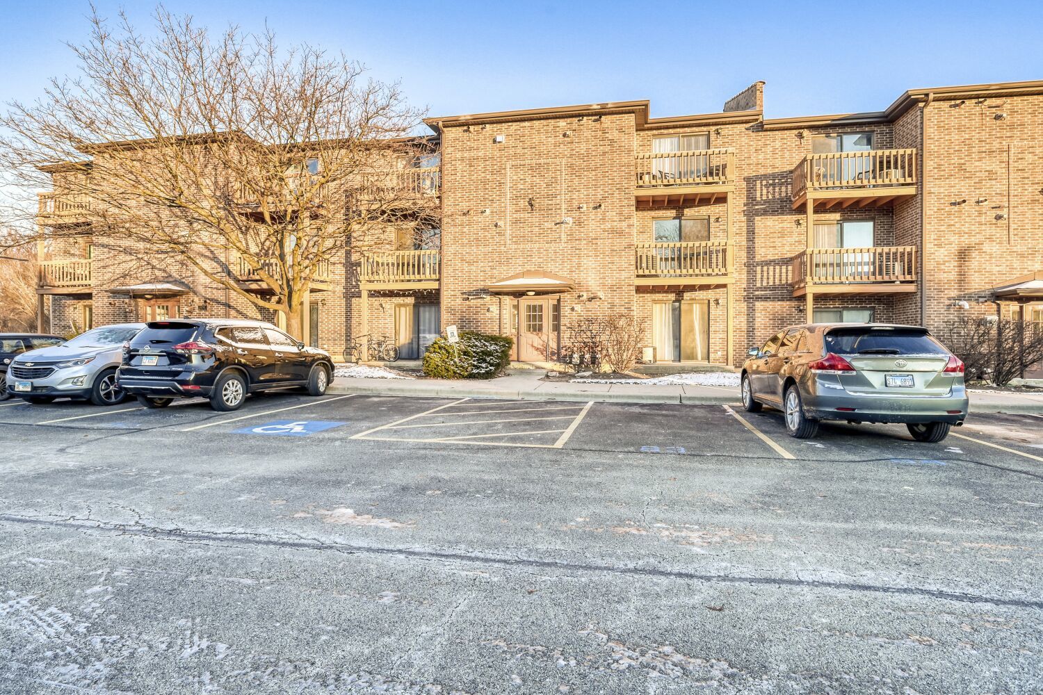 2252 Abbeywood Drive #E, Lisle, IL 60532