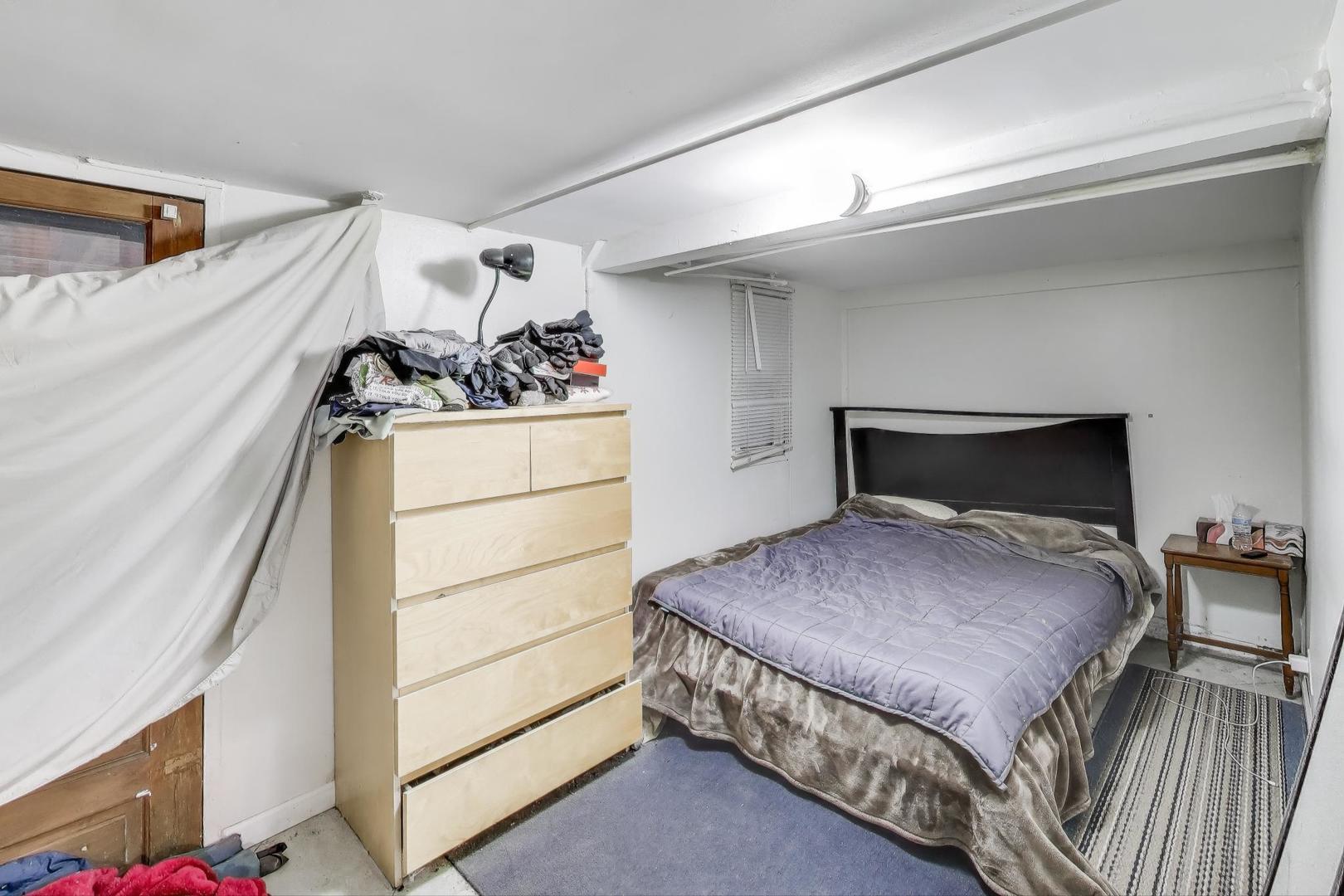 902 S Claremont Avenue, Chicago, IL 60612